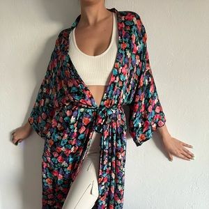 Vintage Fantasies By Morgan Taylor made In korea 100% Silk Robe